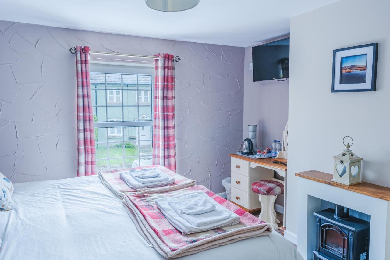 The Cock Hotel Bronllys ภายนอก รูปภาพ